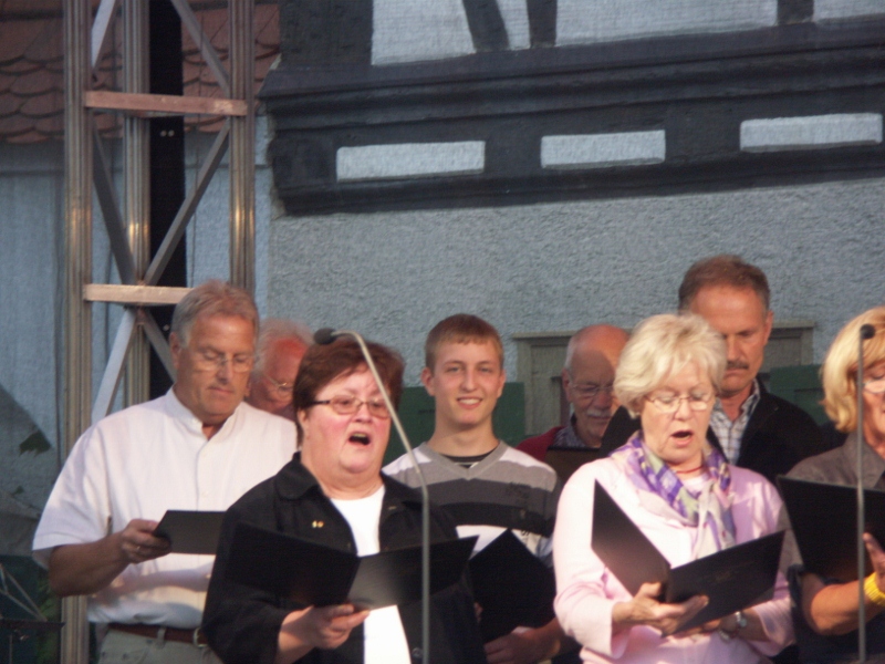 07.06.2009: Chor beim Maifest in Zwingenberg